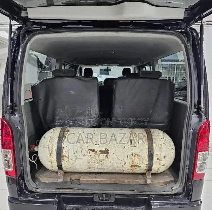 Toyota HiAce 2010 Black