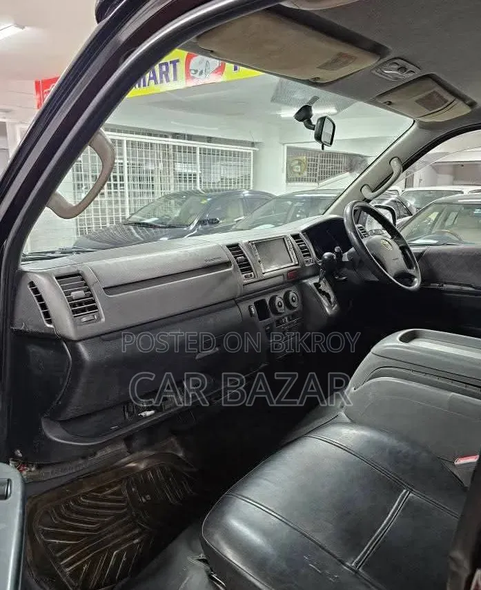 Toyota HiAce 2010 Black