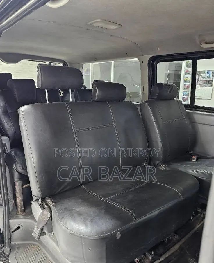 Toyota HiAce 2010 Black