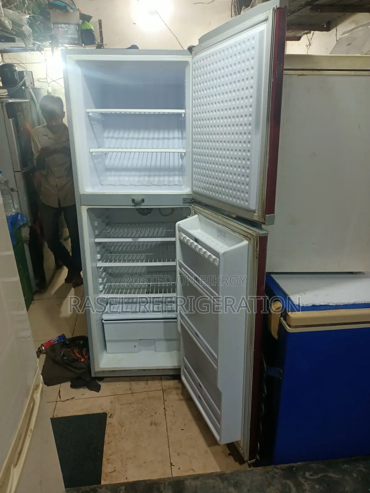 380 লিটার রানিং ওয়ালটোন ফিরিজ বিক্রি করা হবে।