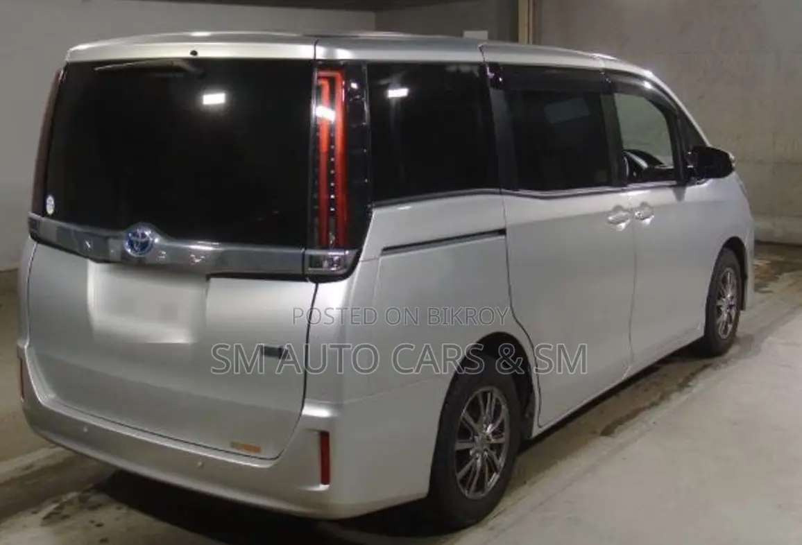 Toyota Noah 2021 Silver