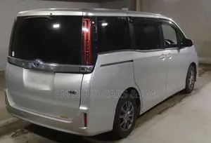 Toyota Noah 2021 Silver