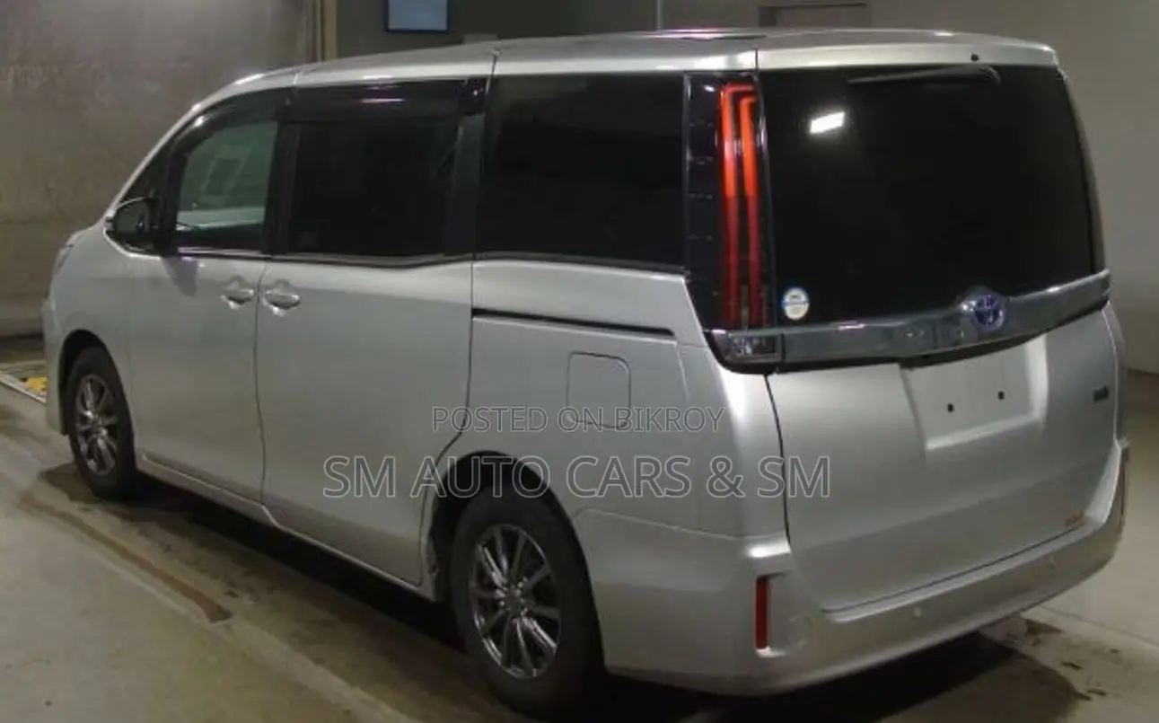 Toyota Noah 2021 Silver