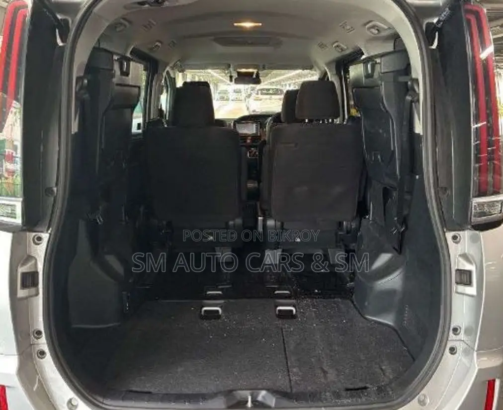 Toyota Noah 2021 Silver