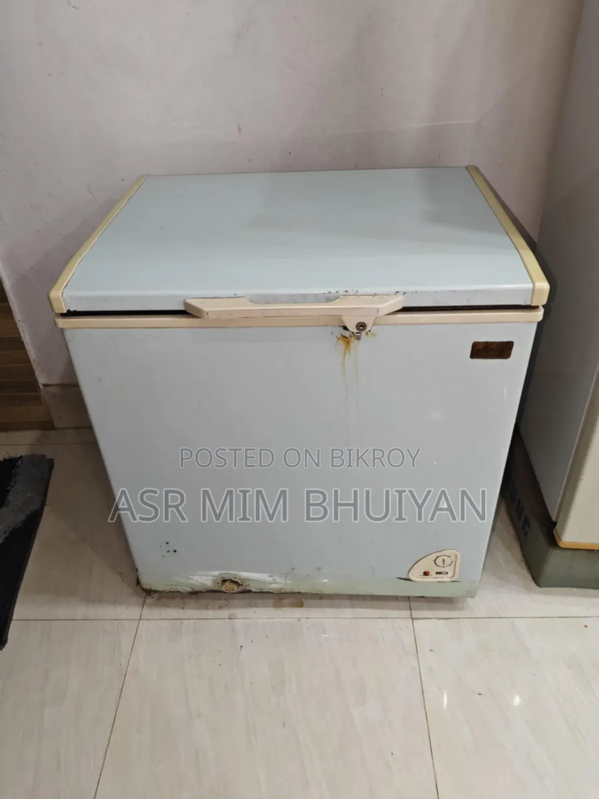 পুরাতন ফ্রিজ