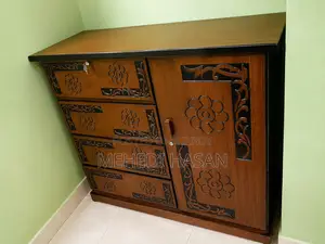 সুন্দর ডিজাইনের ওয়ারড্রব বিক্রি হবে