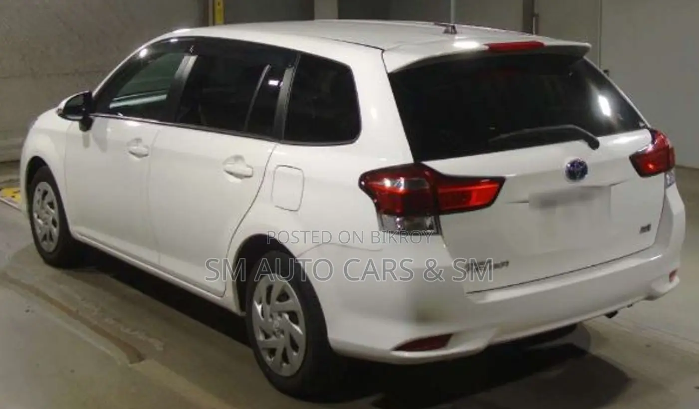 Toyota Corolla Fielder 2021 White