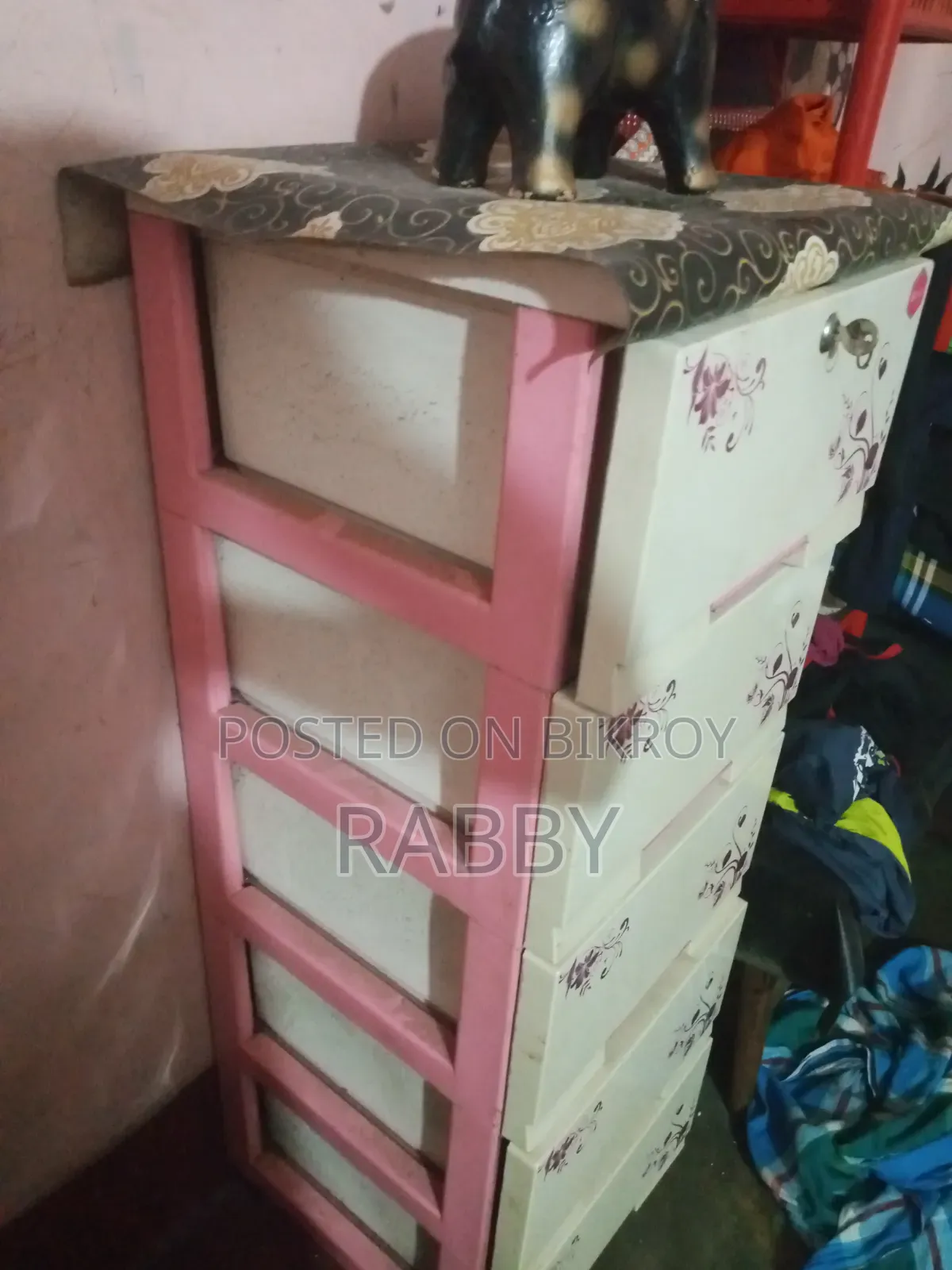Aci Wardrobe