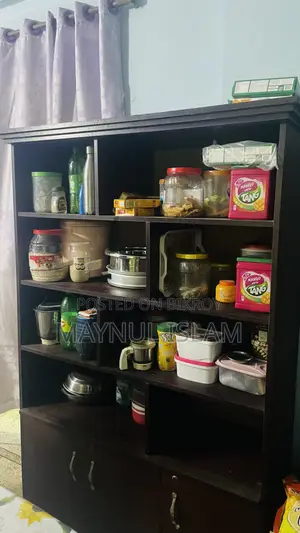 ৪ থাকের রেক নিচে লক সিস্টেম আরও একটি ক্যাবিনেট রয়েছে ।