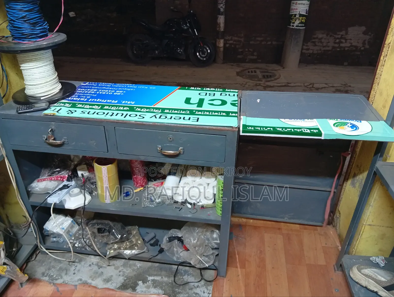 ইলেকট্রিক দোকানের তাক এবং ক্যাশ কাউন্টার বিক্রি
