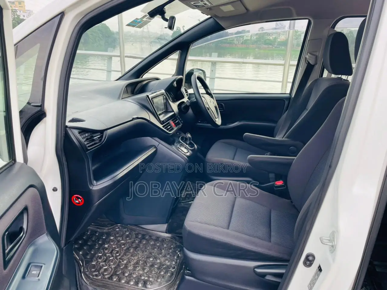 New Toyota Noah 1.8 FWD Hybrid (7 seater) 2015 Pearl