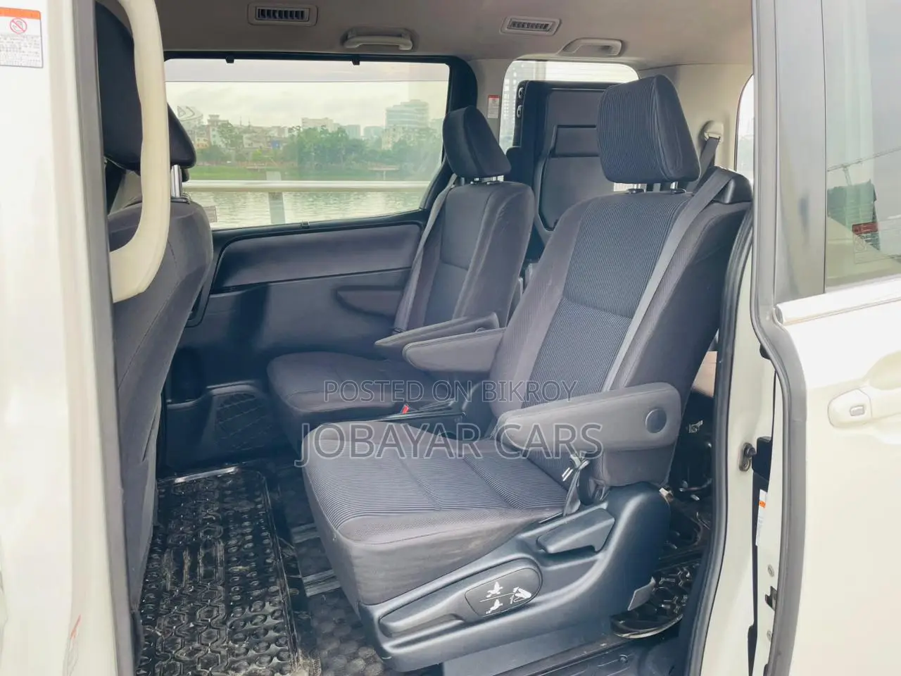 New Toyota Noah 1.8 FWD Hybrid (7 seater) 2015 Pearl