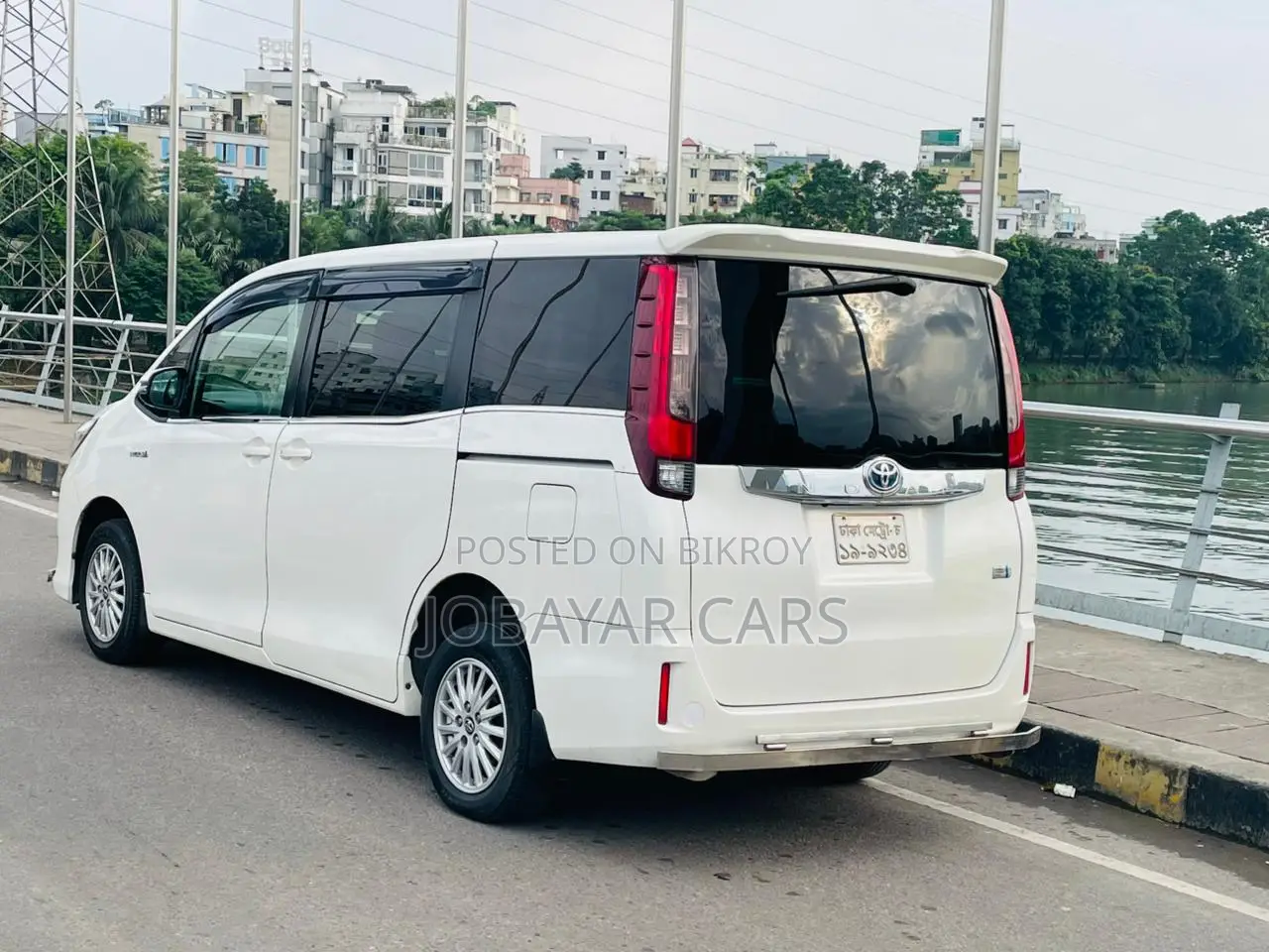 New Toyota Noah 1.8 FWD Hybrid (7 seater) 2015 Pearl