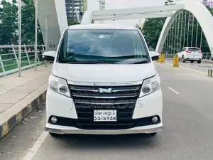 New Toyota Noah 1.8 FWD Hybrid (7 seater) 2015 Pearl