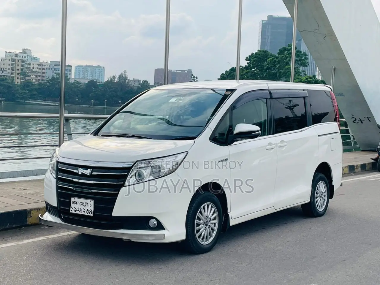 New Toyota Noah 1.8 FWD Hybrid (7 seater) 2015 Pearl