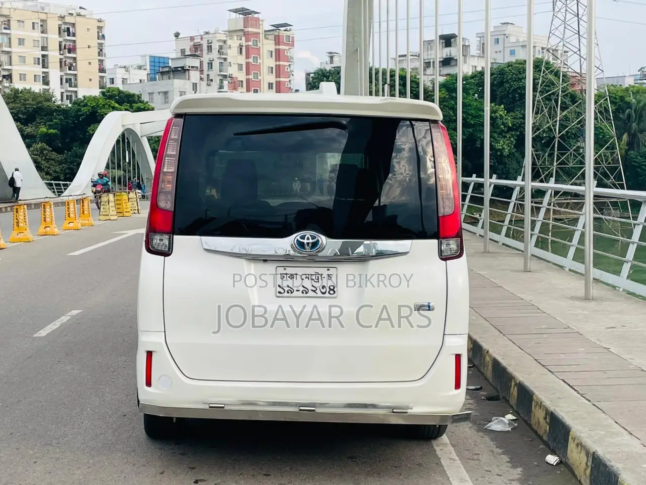 New Toyota Noah 1.8 FWD Hybrid (7 seater) 2015 Pearl