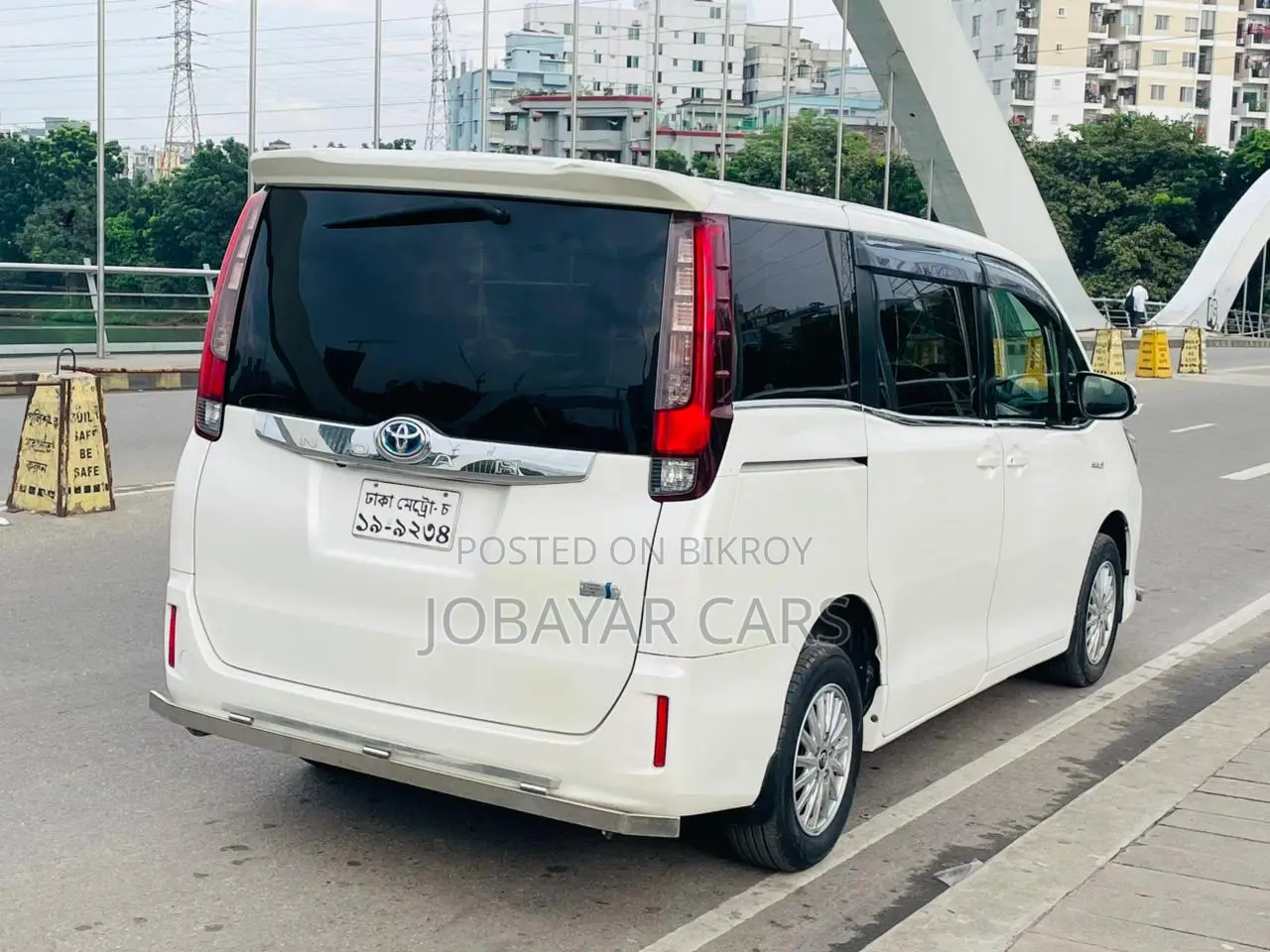 New Toyota Noah 1.8 FWD Hybrid (7 seater) 2015 Pearl