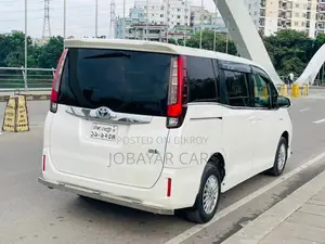 New Toyota Noah 1.8 FWD Hybrid (7 seater) 2015 Pearl