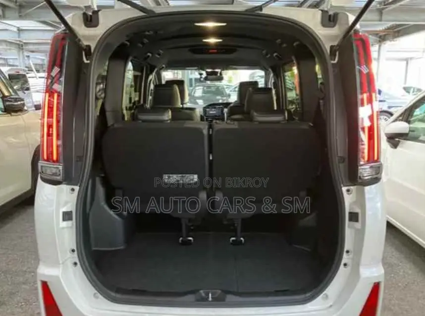Toyota Noah 2021 Pearl