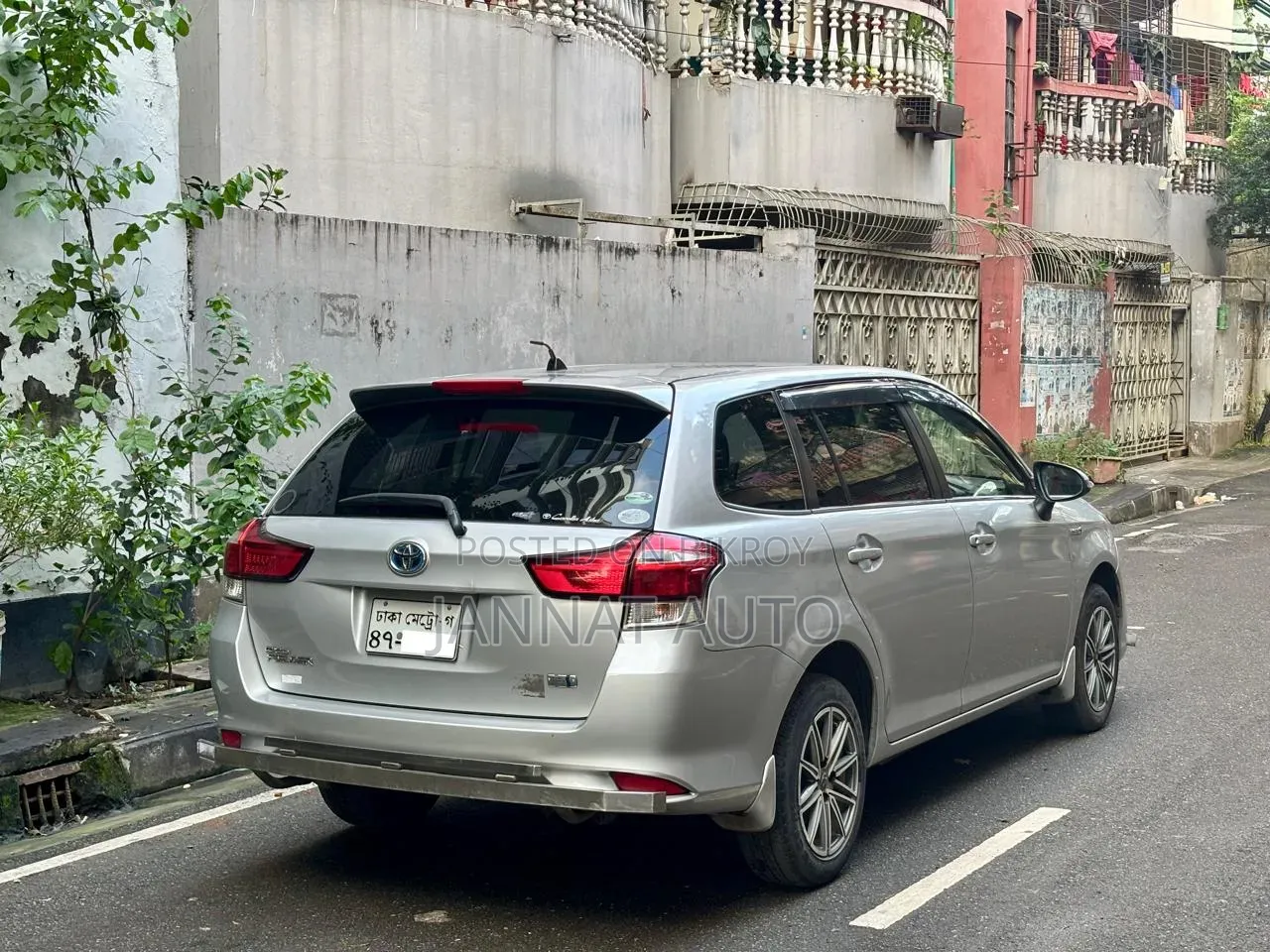 Toyota Corolla Fielder 1.5 Hybrid FWD 2016 Silver