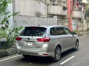 Toyota Corolla Fielder 1.5 Hybrid FWD 2016 Silver