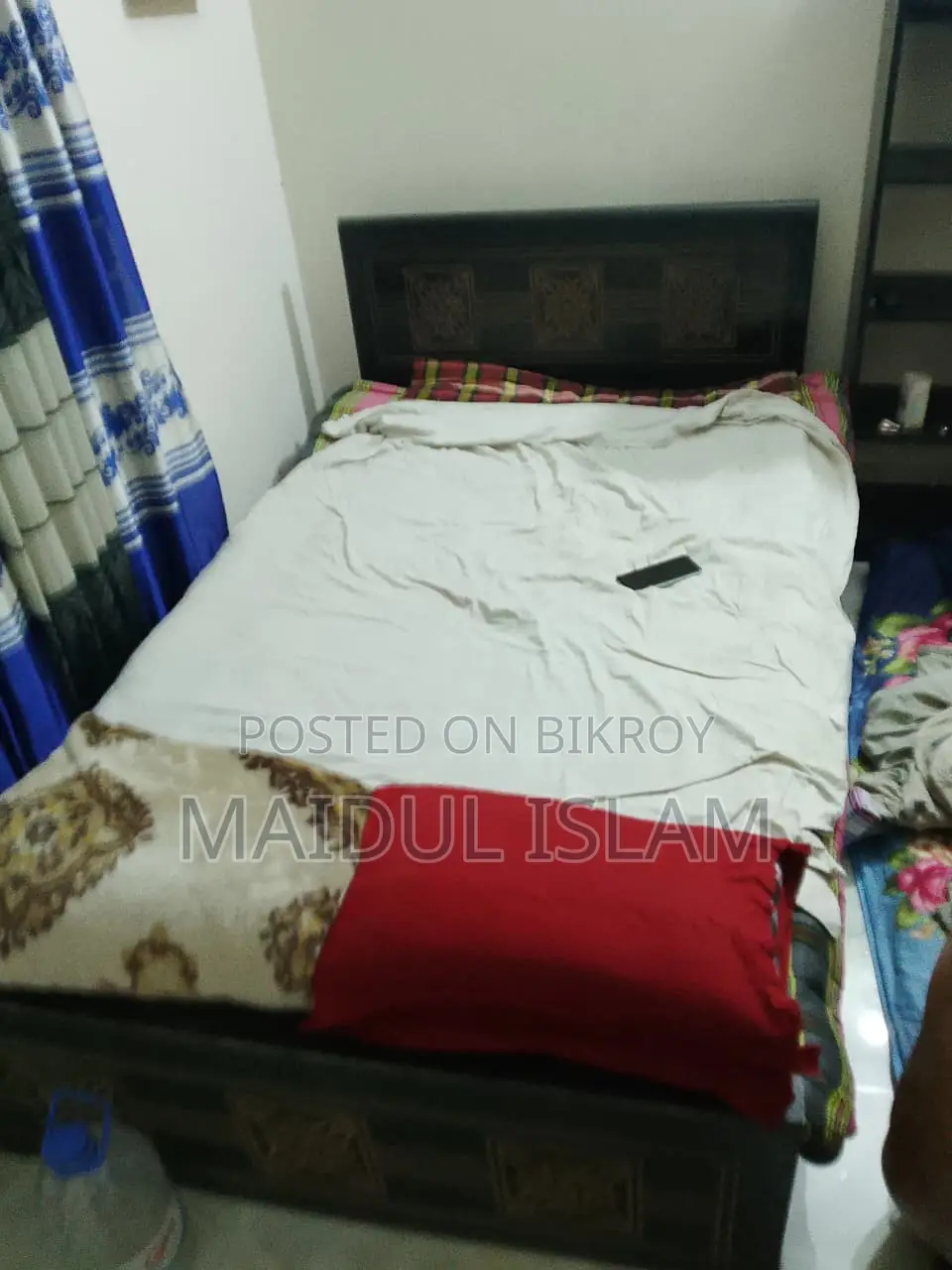 Bookshelves/Bed/Table