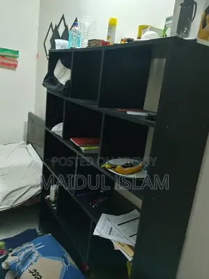 Bookshelves/Bed/Table