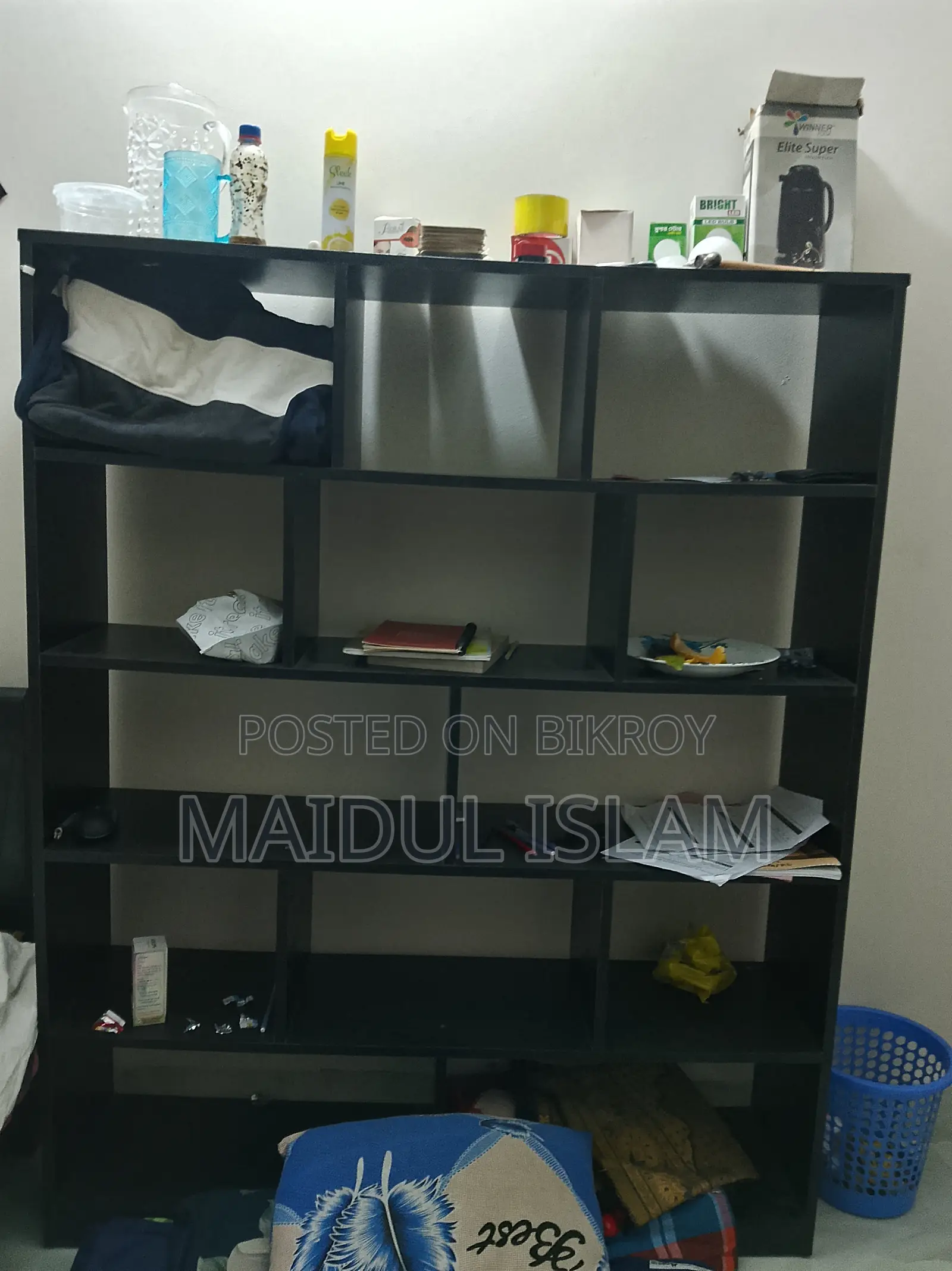 Bookshelves/Bed/Table