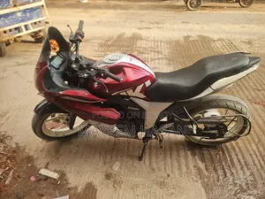 সুজুকি জিক্সার এসএফ ২০১৮ লাল
