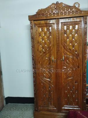 কাটের আলমারি