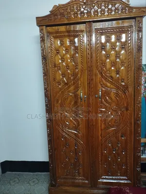 কাটের আলমারি