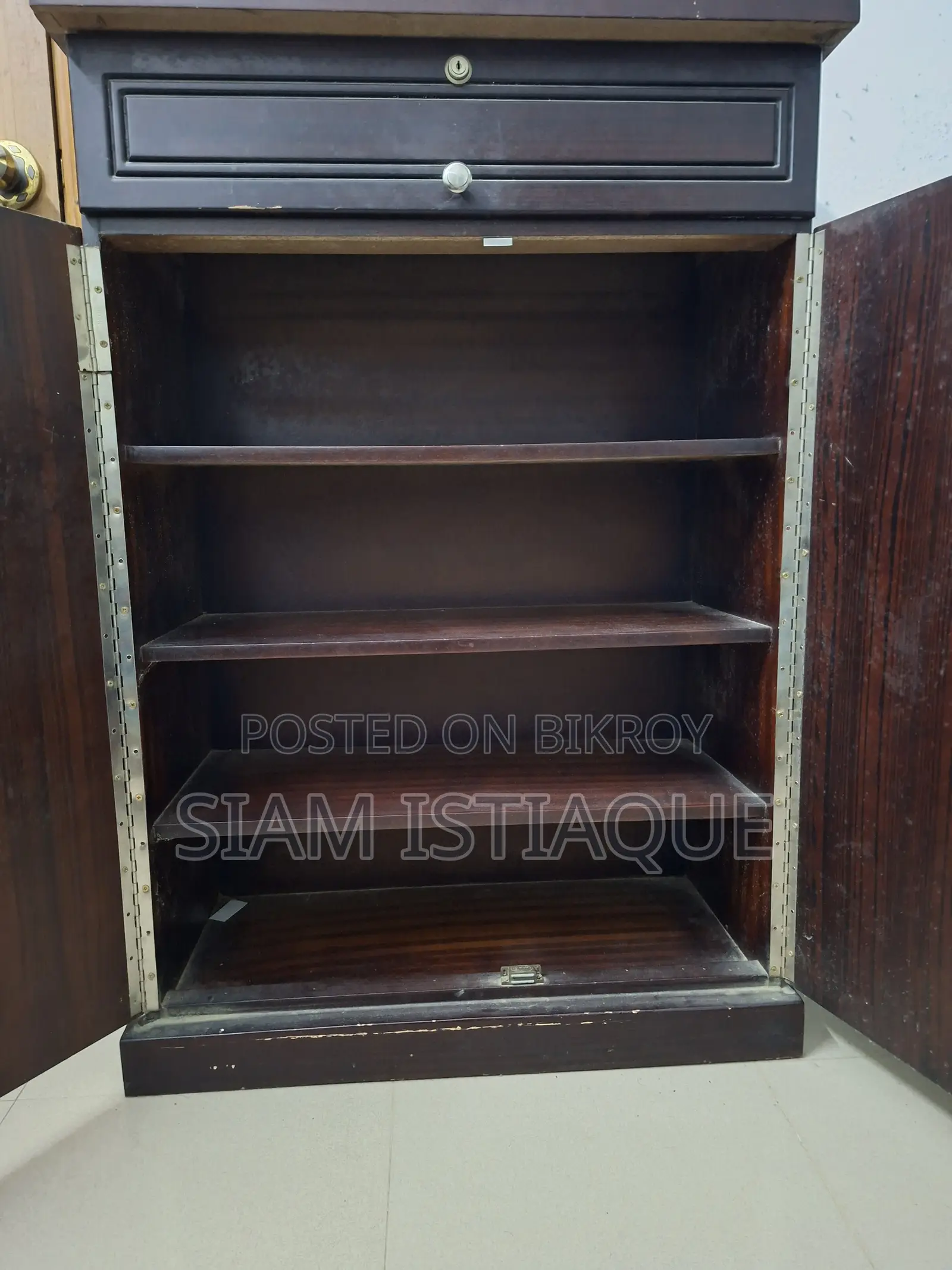 Table and Waredrobe for Sale