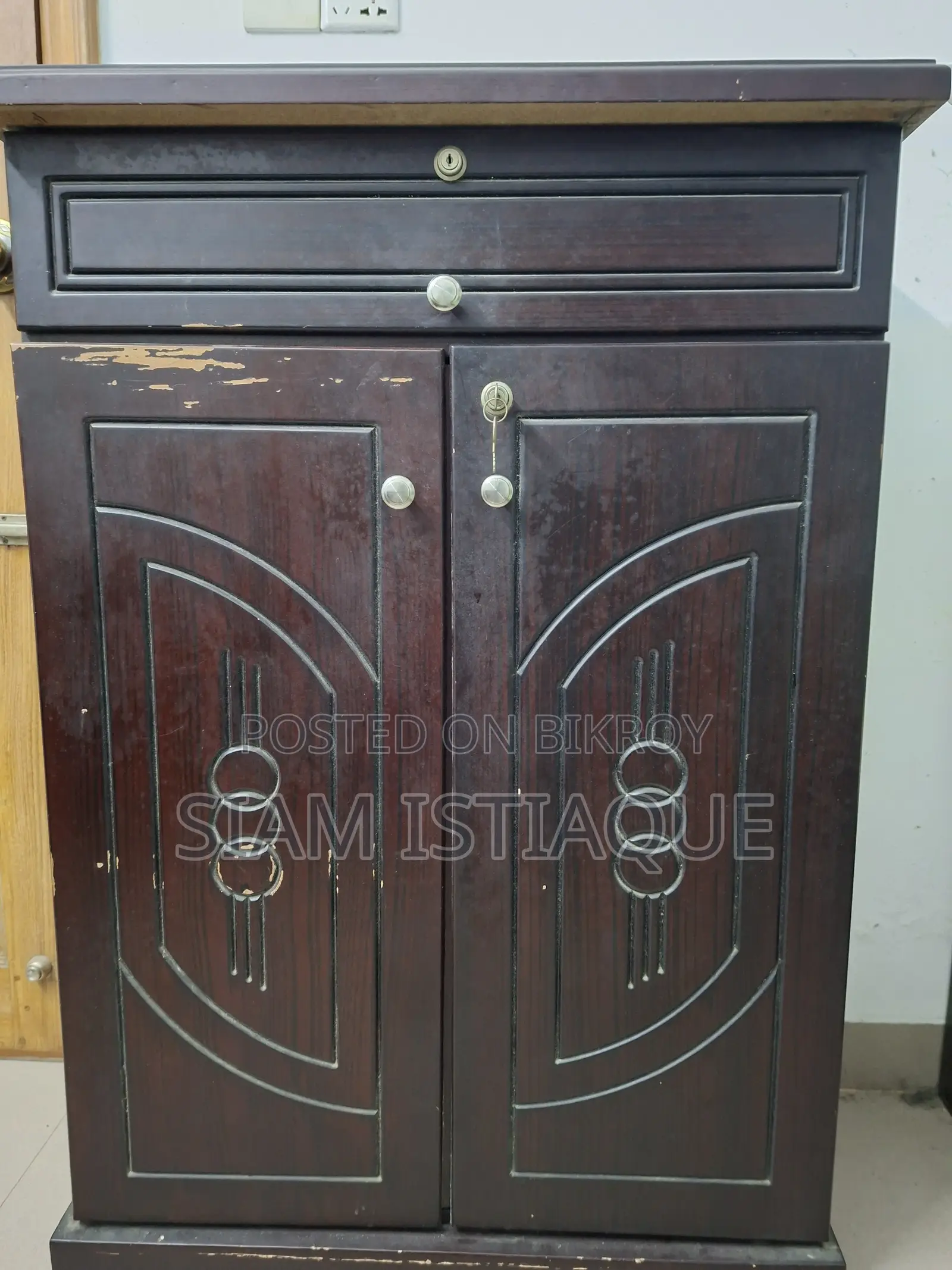 Table and Waredrobe for Sale