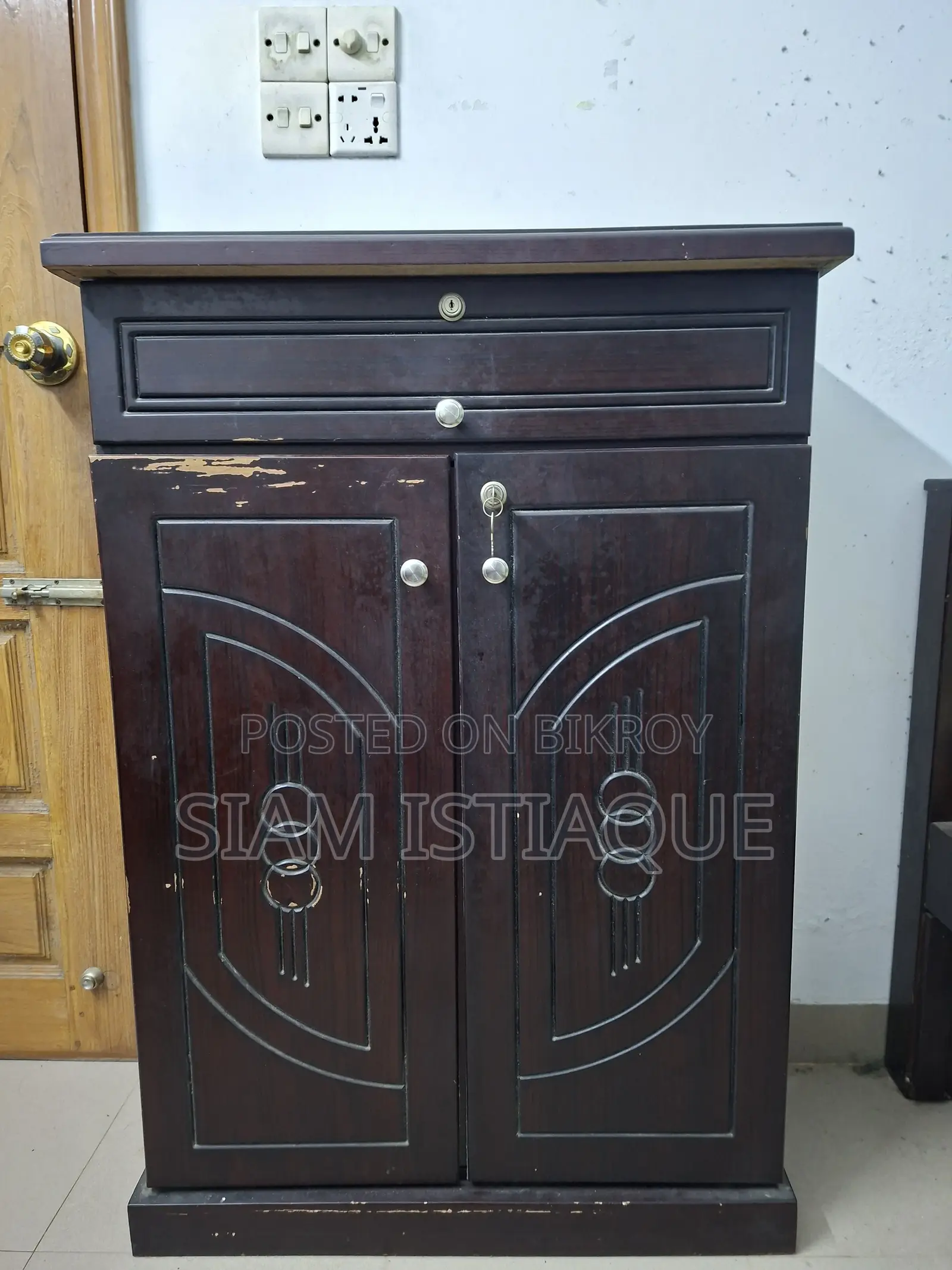 Table and Waredrobe for Sale