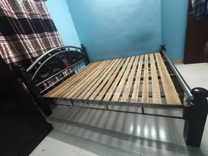 Steel & Wood Bed 6'x7'