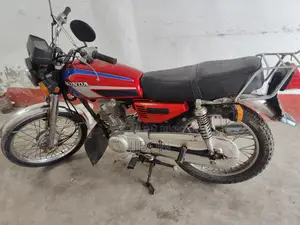 Honda 2002 Red