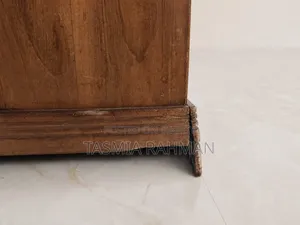 সেগুন কাঠের ওয়ারড্রপ