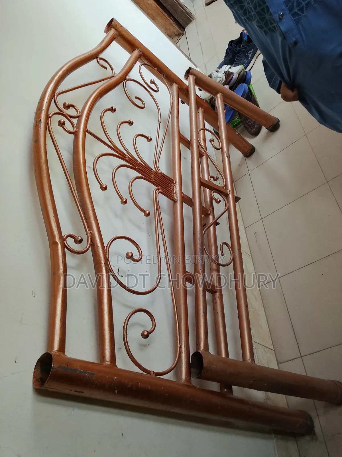 একটি স্টিলের খাট  ( চালি ছাড়া )