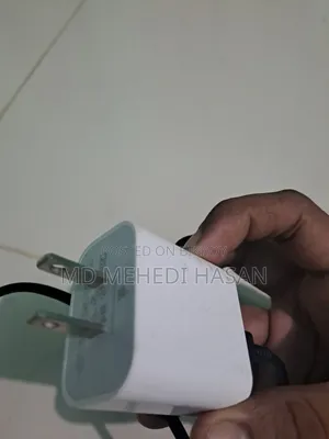 আইফোনের একটি 20w অরজিনাল চার্জার বিক্রি করা হবে