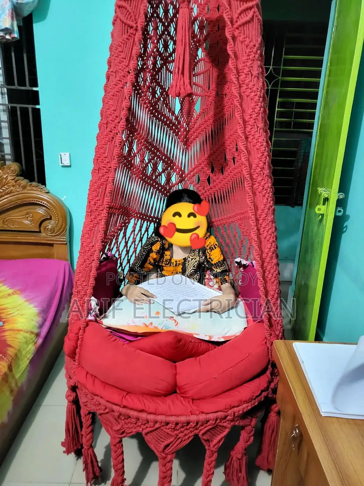 নকশাদার ম্যাক্রামে দোলনা বিক্রি হবে