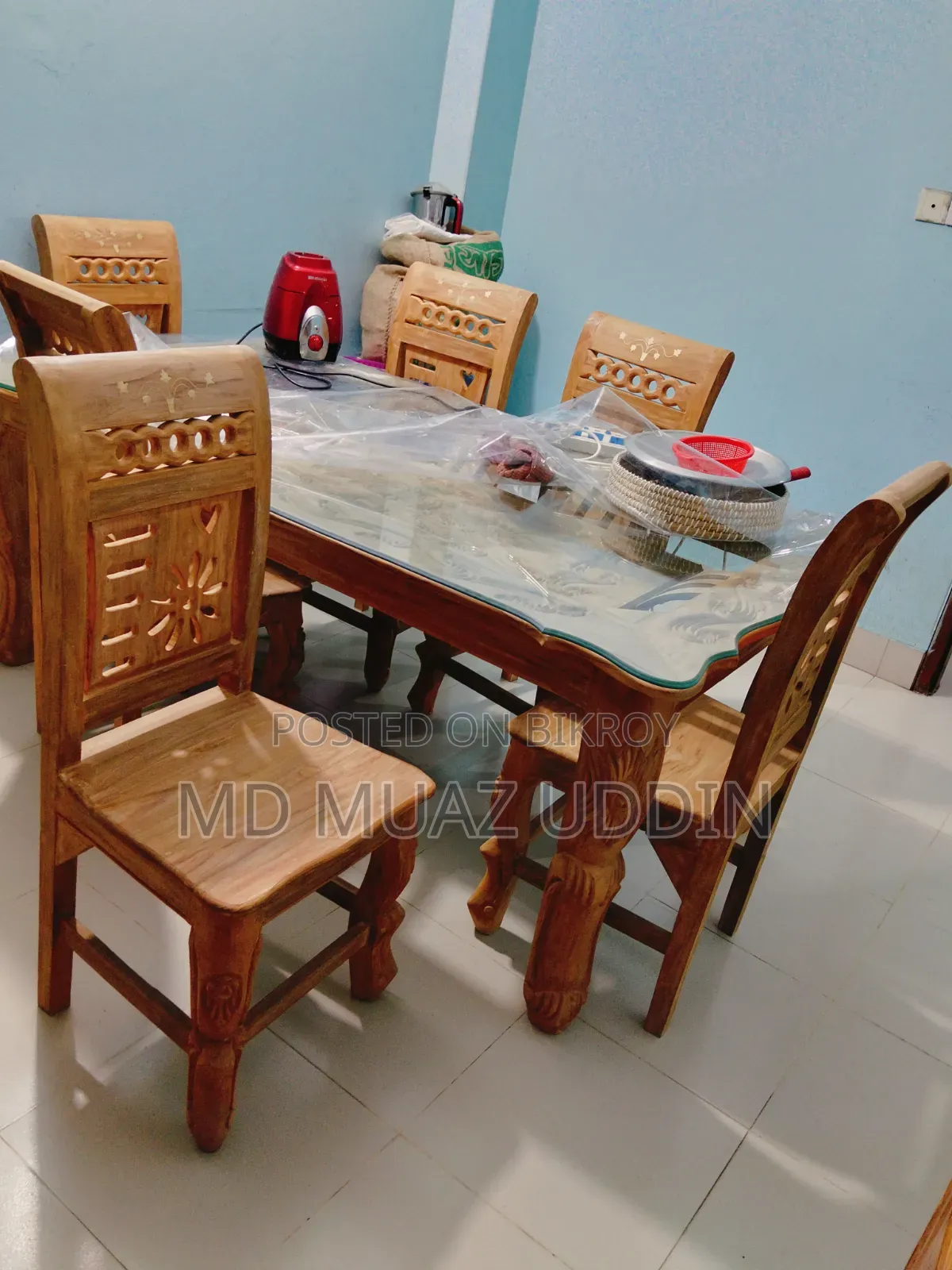 ডাইনিং টেবিল