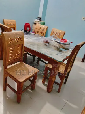 ডাইনিং টেবিল