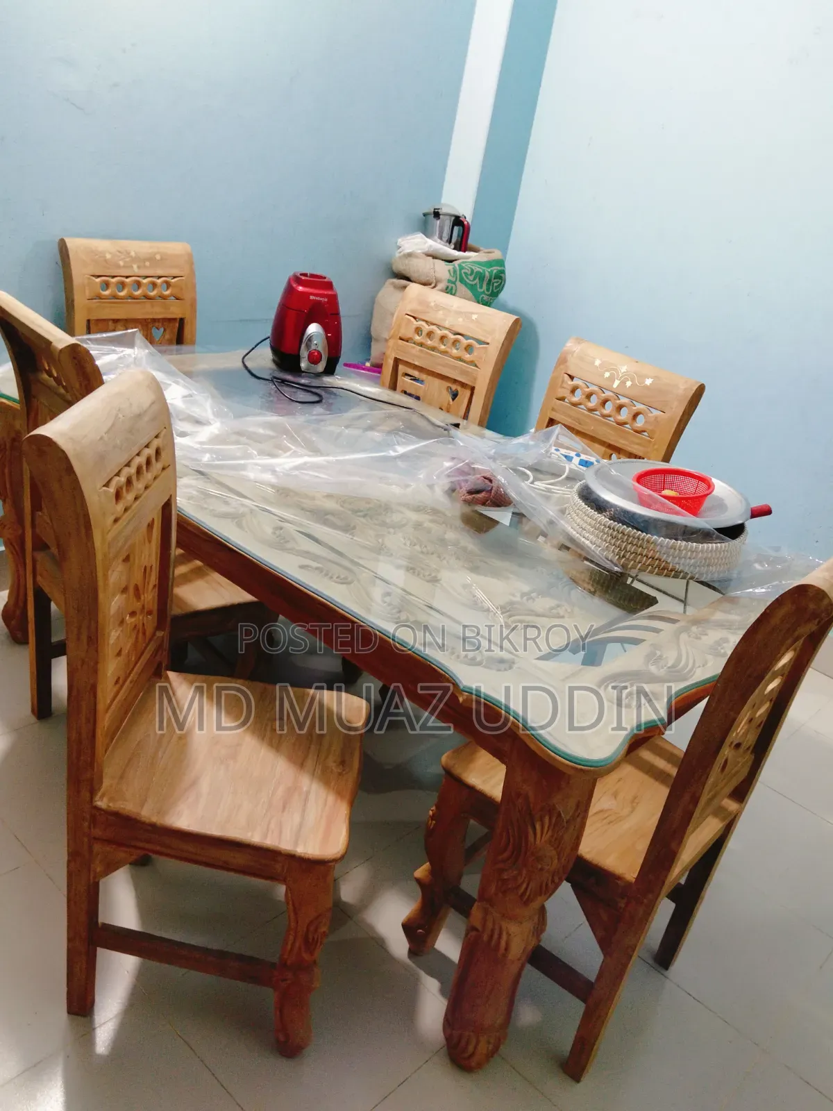 ডাইনিং টেবিল