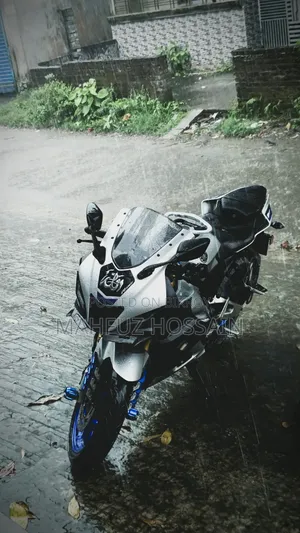 Yamaha R15M 2025 Silver