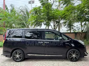 Toyota Esquire 2.0 FWD (8 seater) 2020 Black