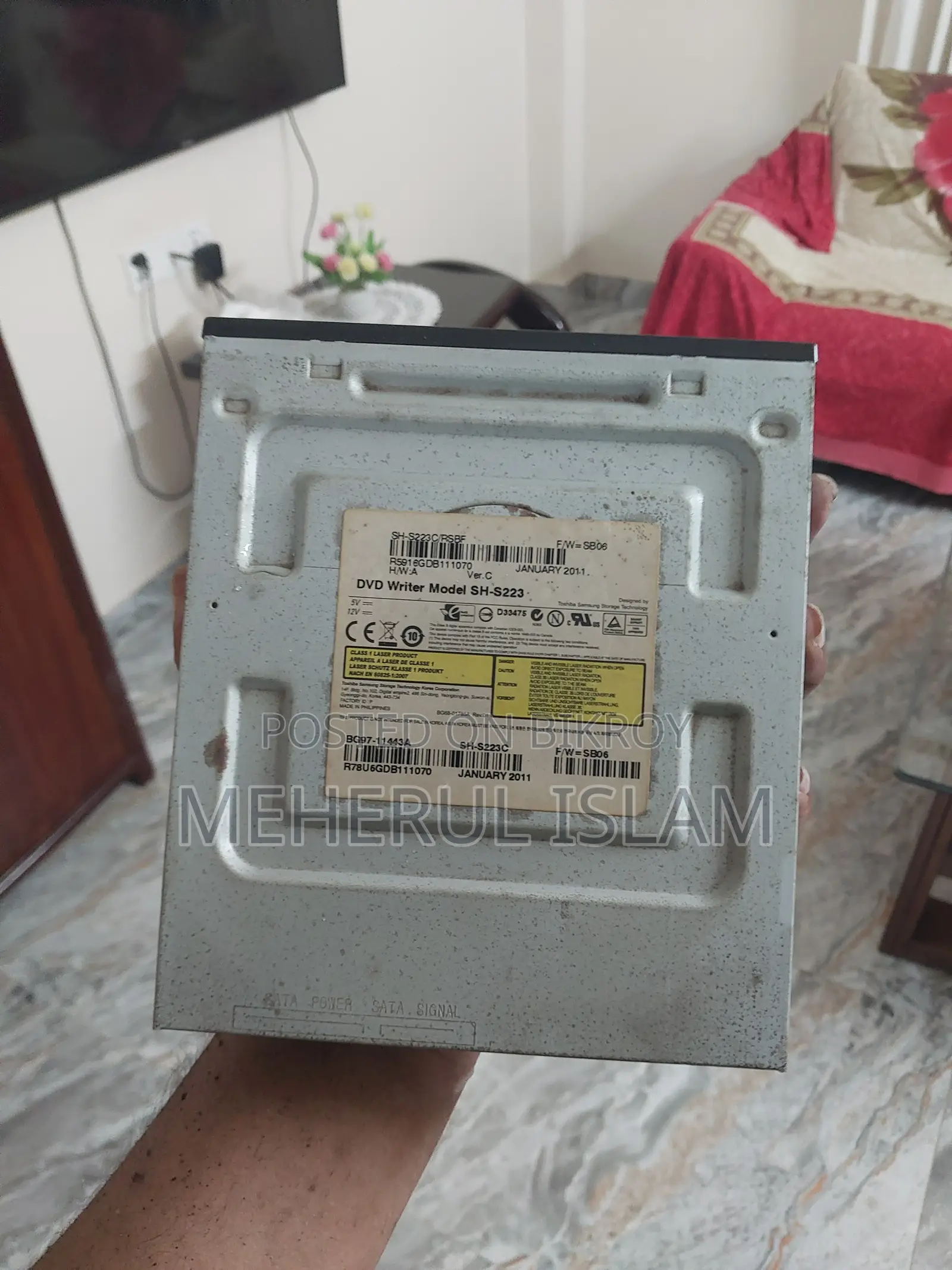 কম্পিউটারের পুরাতন জিনিস বিক্রি হবে