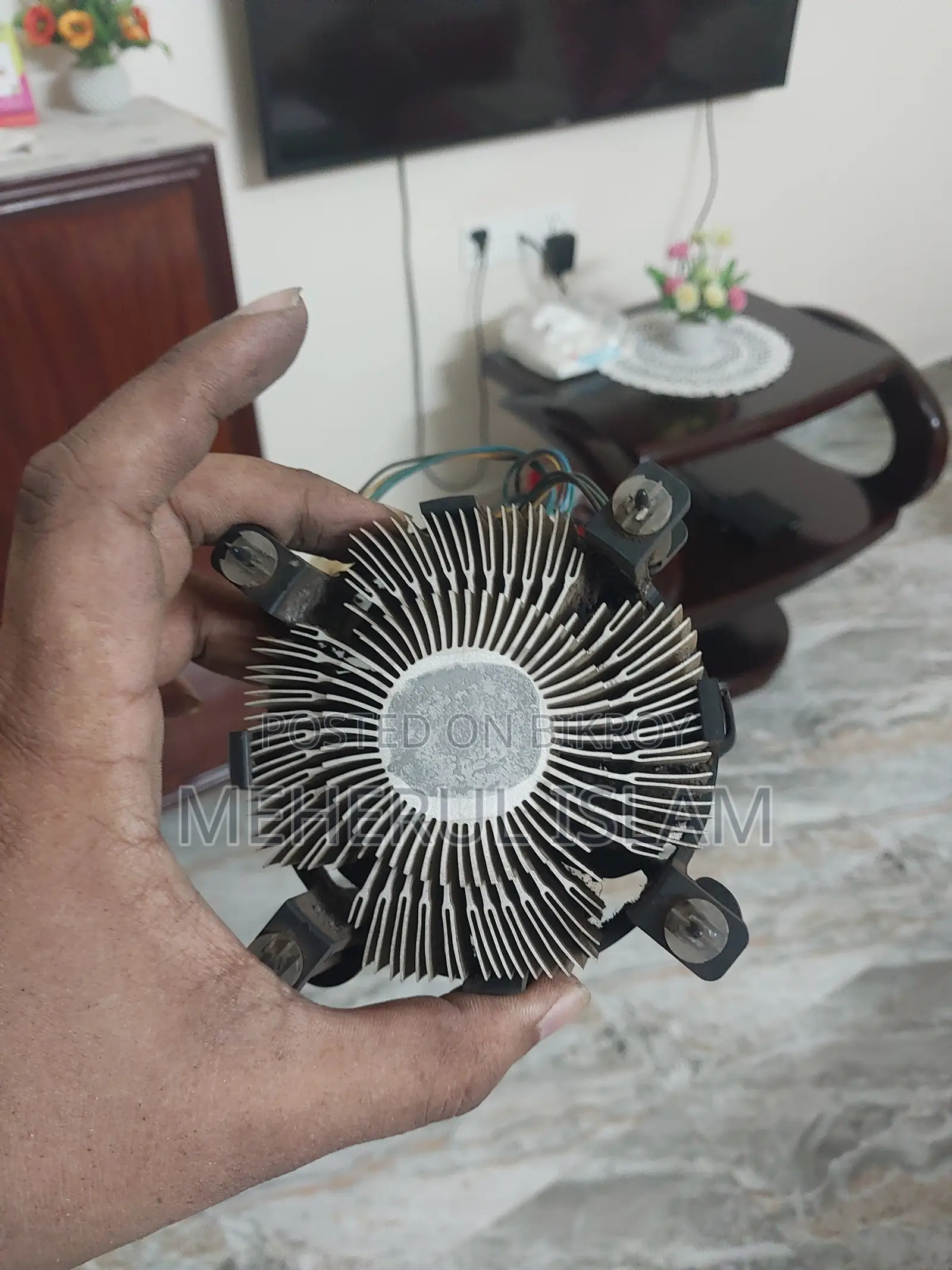কম্পিউটারের পুরাতন জিনিস বিক্রি হবে