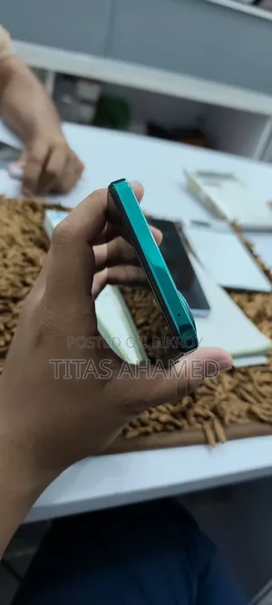 ভ，《ভিভো ওয়াই ৩০০ ১২৮ জিবি