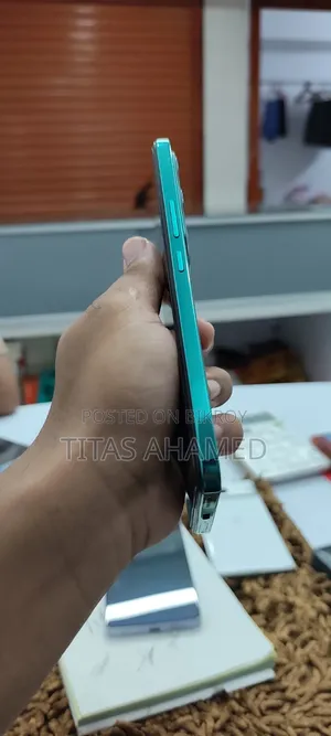 ভ，《ভিভো ওয়াই ৩০০ ১২৮ জিবি