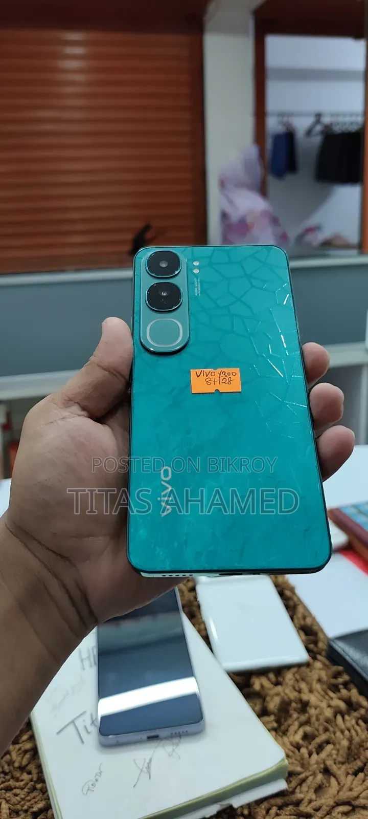 ভ，《ভিভো ওয়াই ৩০০ ১২৮ জিবি
